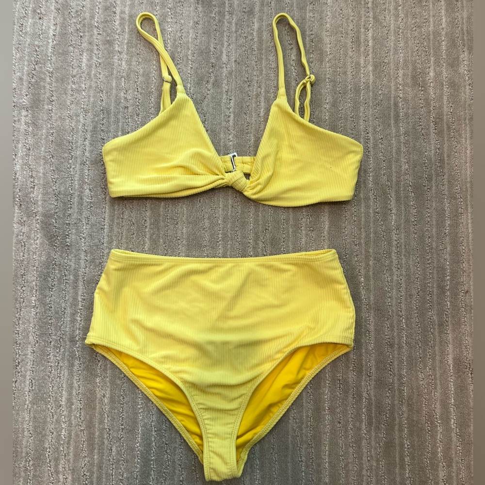 Dippin’ daisys light yellow swimsuit set